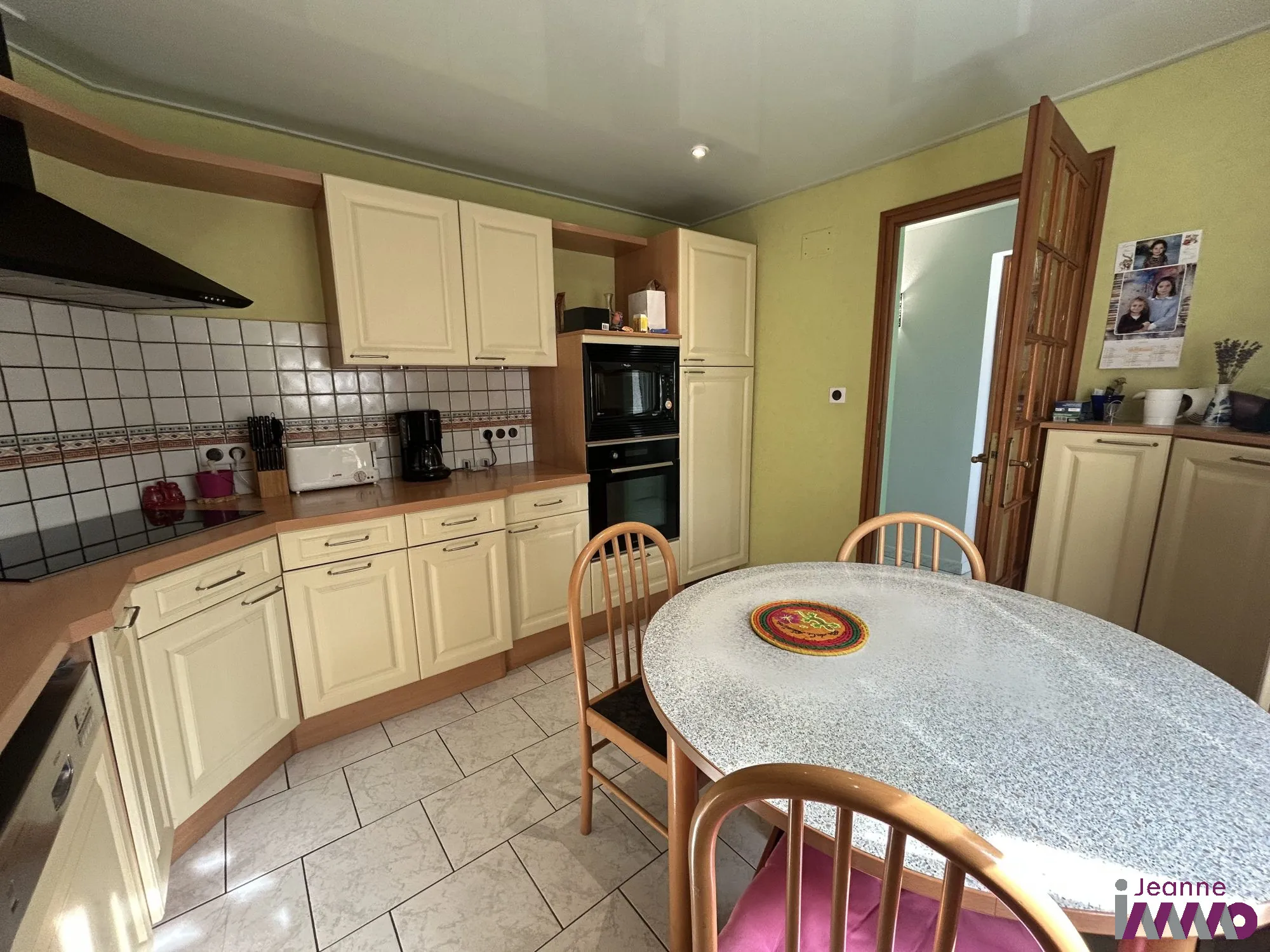 Maison à vendre à Valentigney – 3 chambres, terrasse, garage et panneaux solaires 