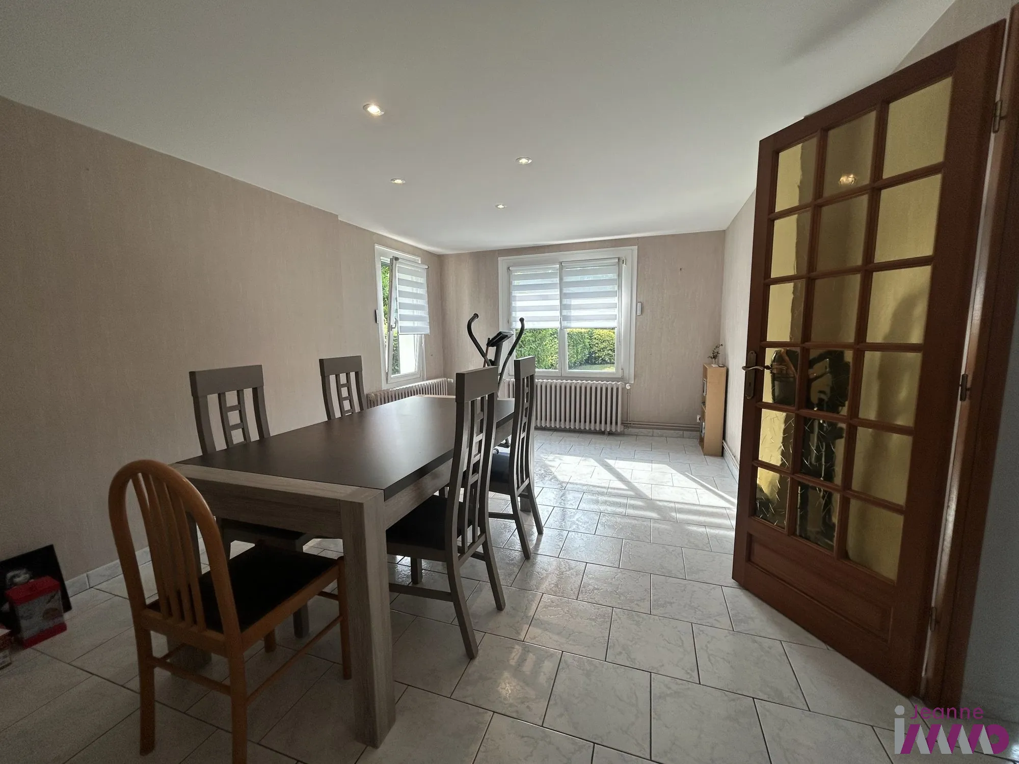 Maison à vendre à Valentigney – 3 chambres, terrasse, garage et panneaux solaires 