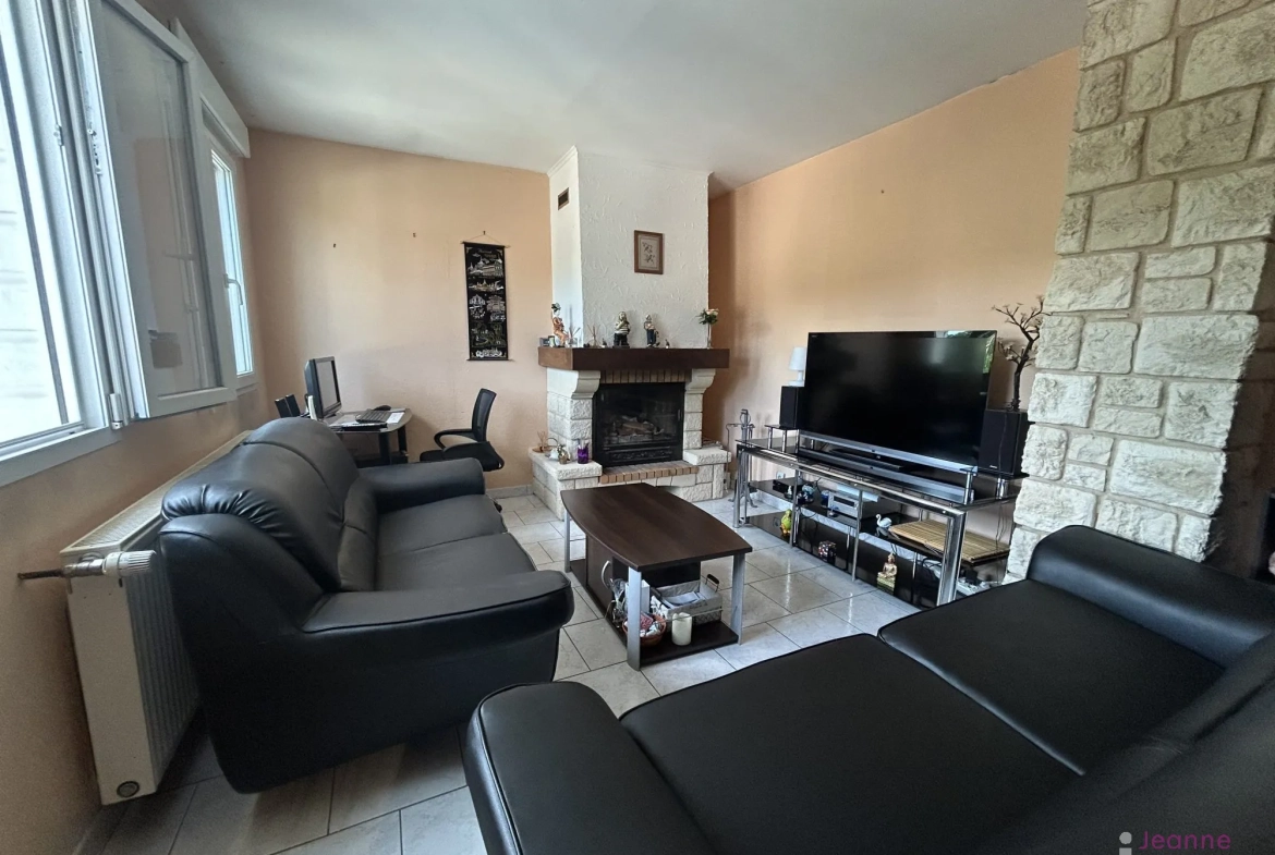 Maison à vendre à Valentigney – 3 chambres, terrasse, garage et panneaux solaires 