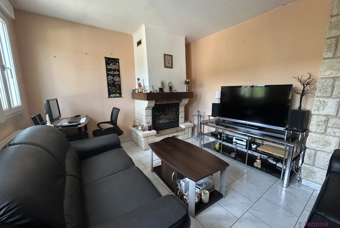 Maison à vendre à Valentigney – 3 chambres, terrasse, garage et panneaux solaires 