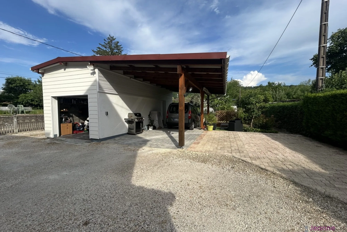 Maison à vendre à Valentigney – 3 chambres, terrasse, garage et panneaux solaires 