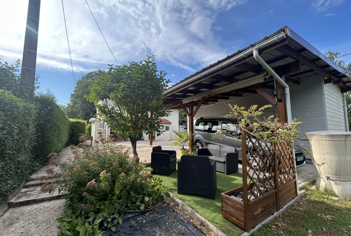 Maison à vendre à Valentigney – 3 chambres, terrasse, garage et panneaux solaires 