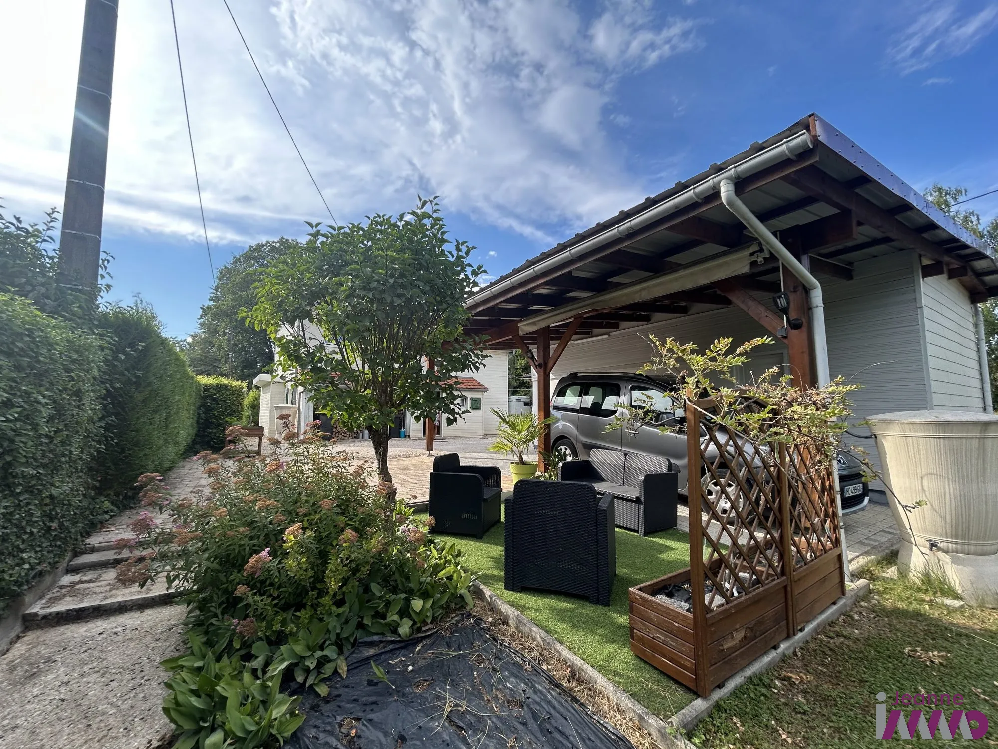 Maison à vendre à Valentigney – 3 chambres, terrasse, garage et panneaux solaires 