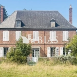 Ancien corps de ferme en briques à restaurer à Bernay avec grand terrain