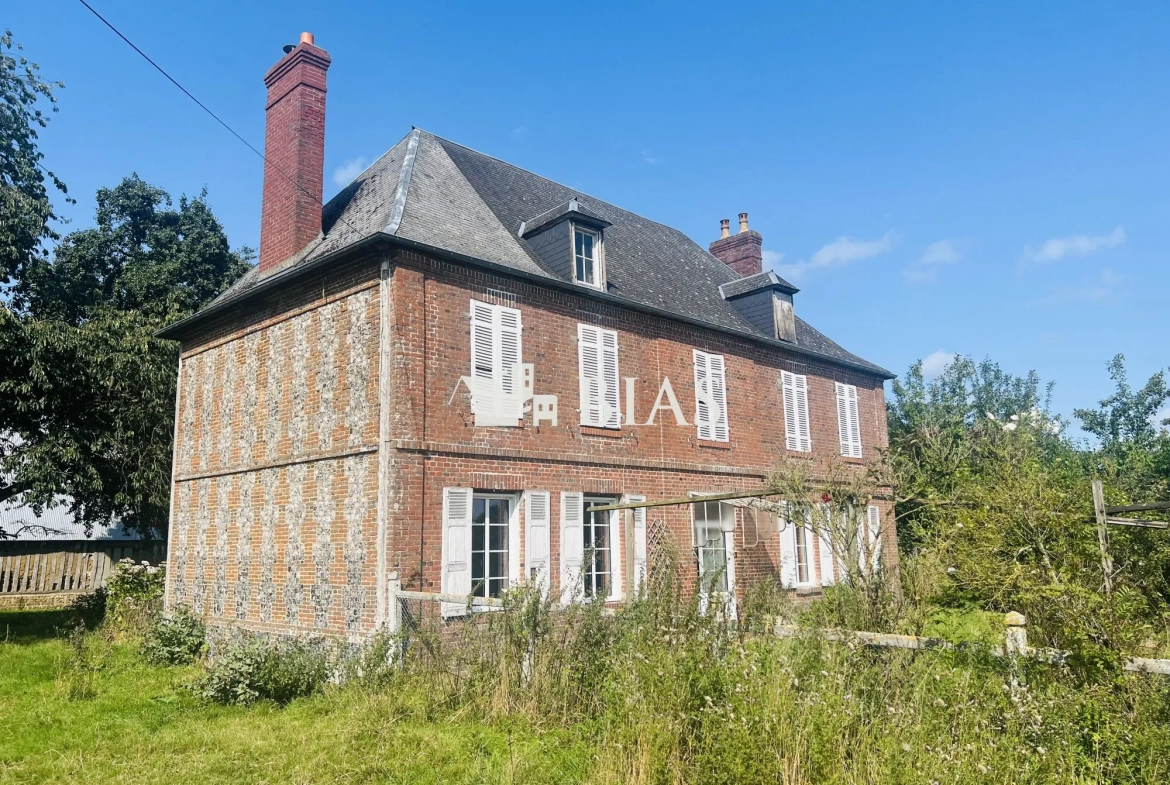 Ancien corps de ferme en briques à restaurer à Bernay avec grand terrain 