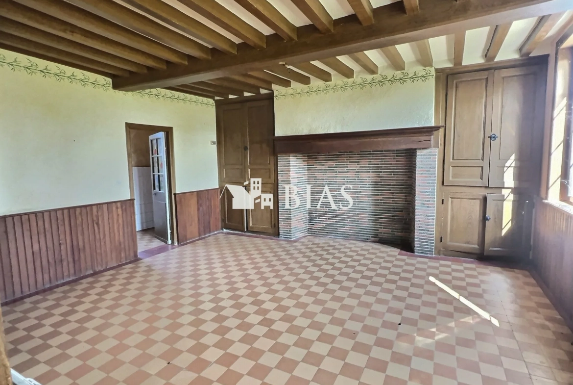 Ancien corps de ferme en briques à restaurer à Bernay avec grand terrain 