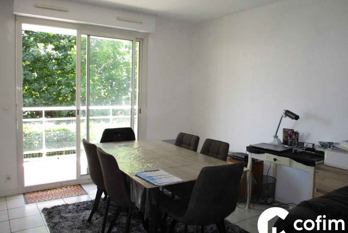 Investissez dans un appartement T2 à Pau – Parfait pour investisseurs, proche commodités et en bon état 