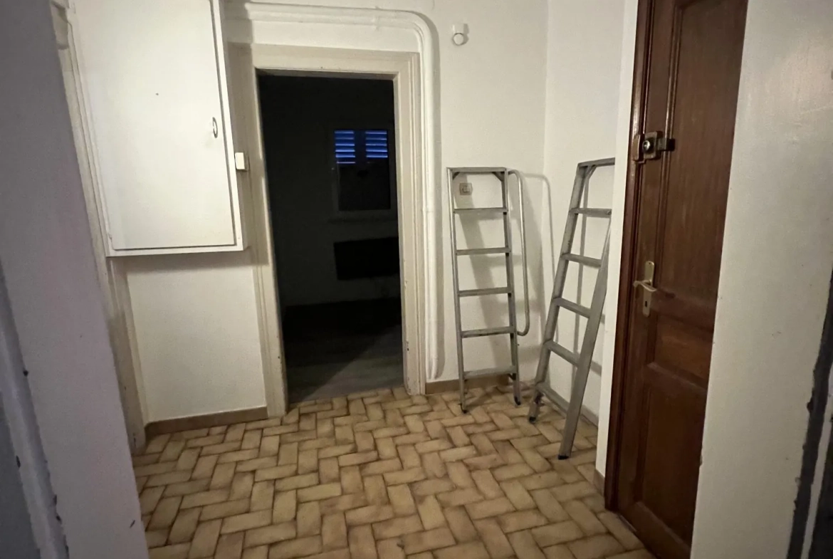 Appartement F3 à rénover avec jardin privatif à Strasbourg idéal investissement ou résidence principale 