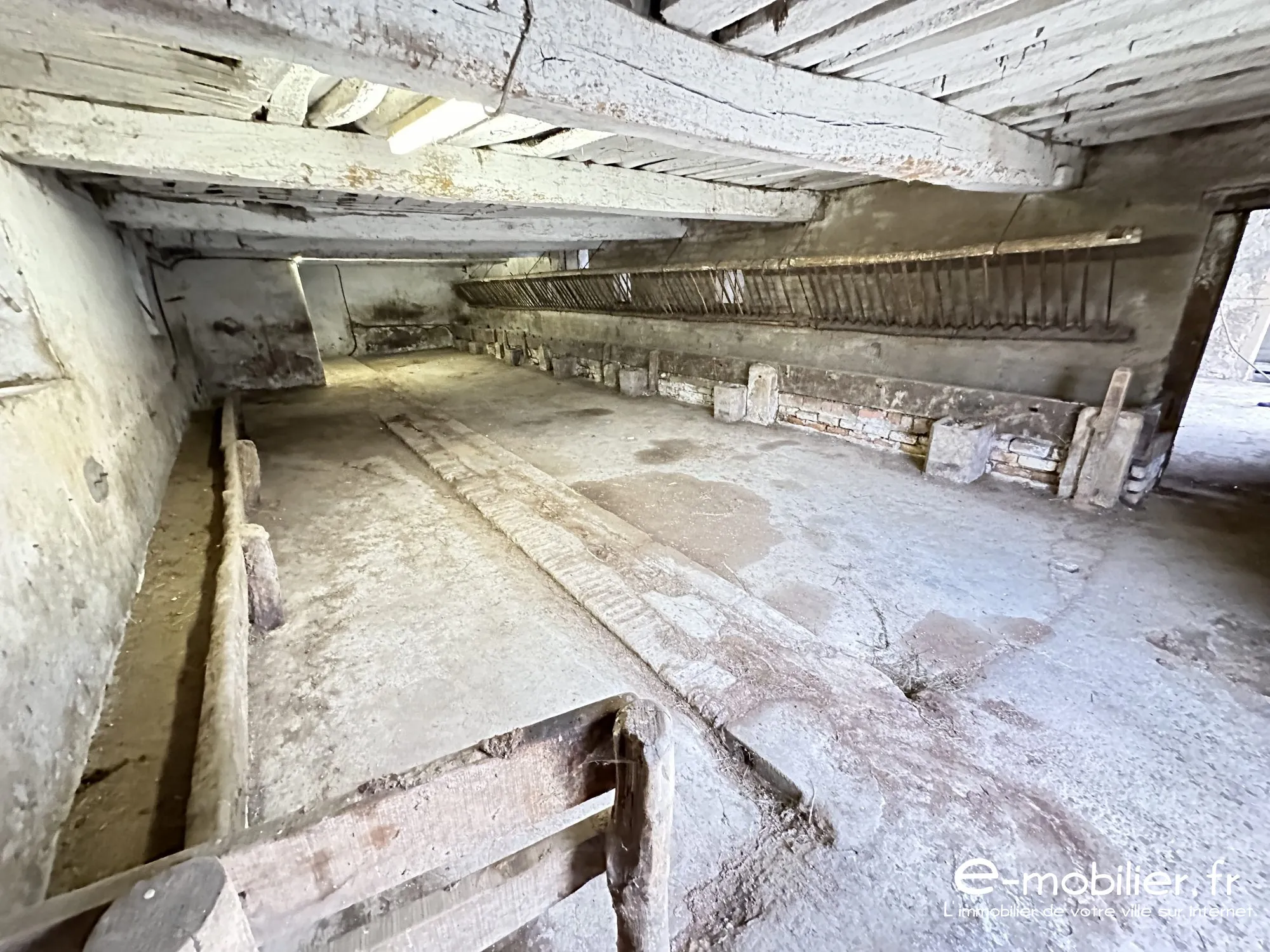 Achat maison ancienne avec dépendances à Pouilly-sous-Charlieu 