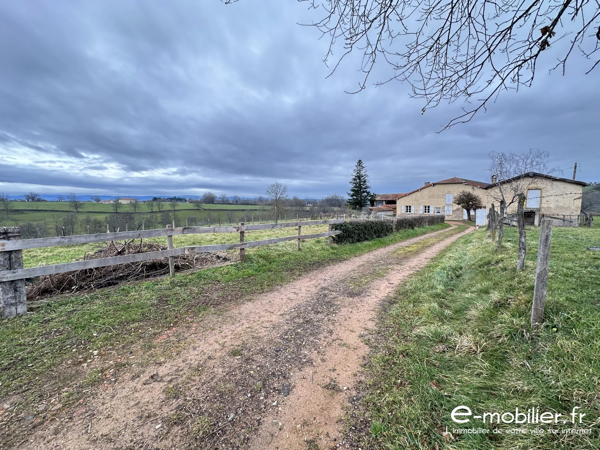 Achat maison ancienne avec dépendances à Pouilly-sous-Charlieu 