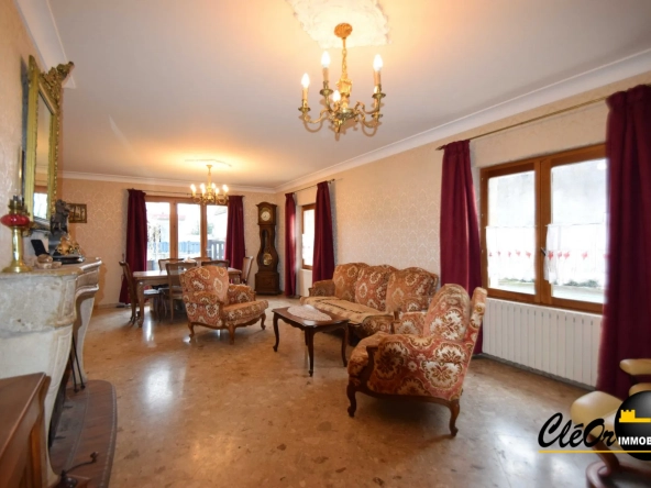 Maison à vendre à Chaussin avec 4 chambres, garage et terrain clos