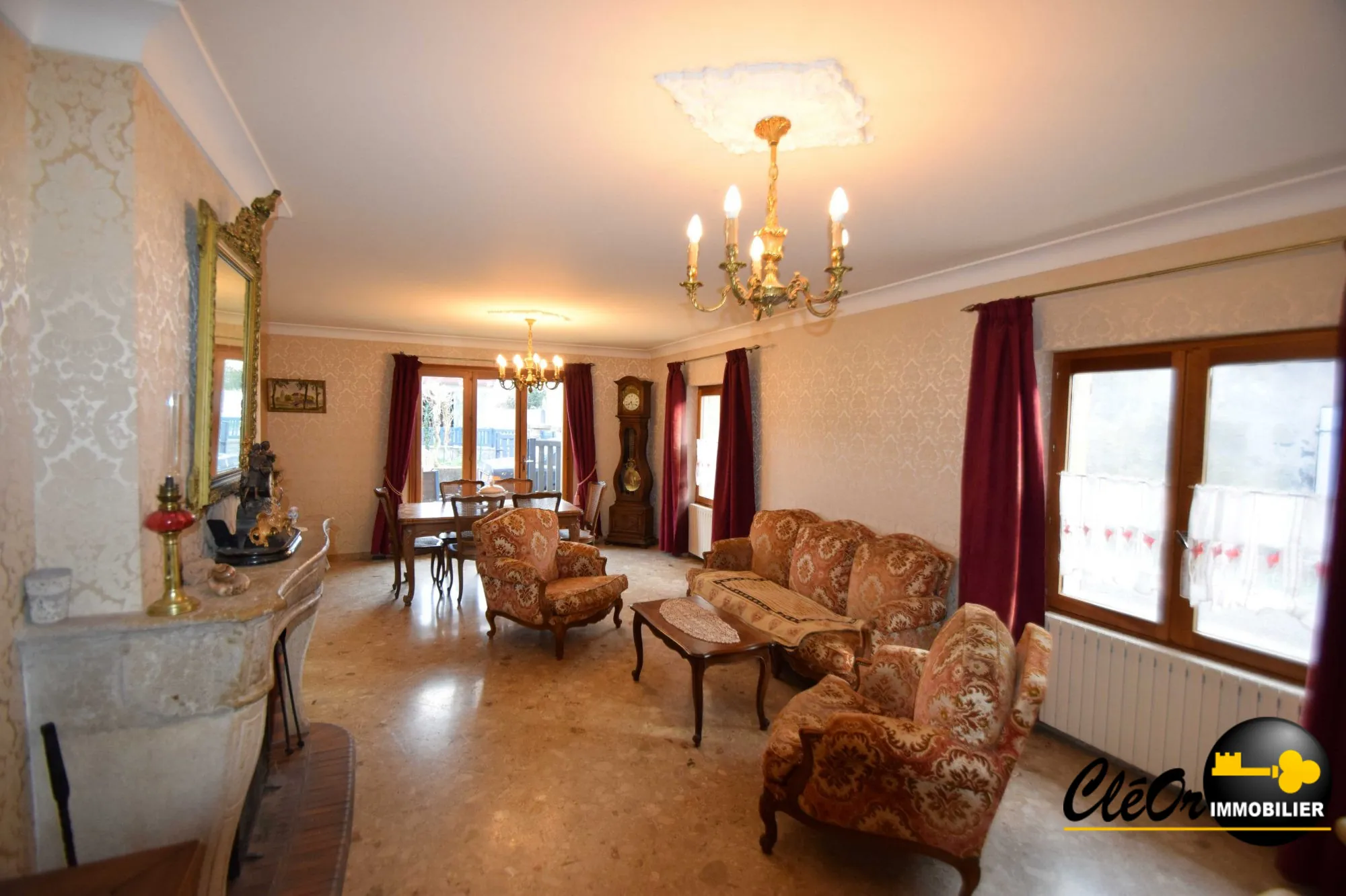 Maison à vendre à Chaussin avec 4 chambres, garage et terrain clos 