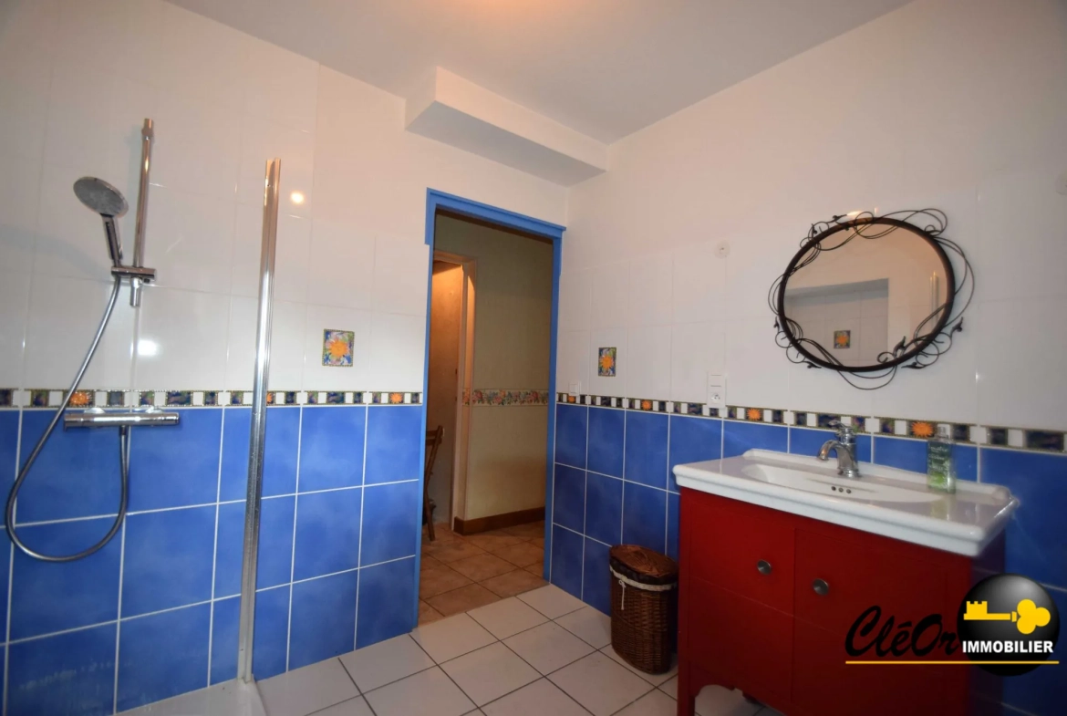 Maison à vendre à Chaussin avec 4 chambres, garage et terrain clos 