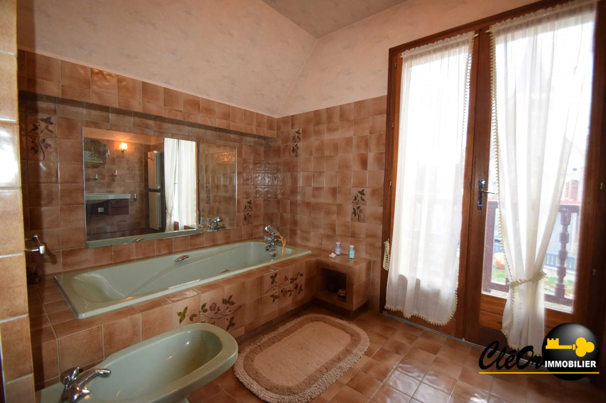 Maison à vendre à Chaussin avec 4 chambres, garage et terrain clos 
