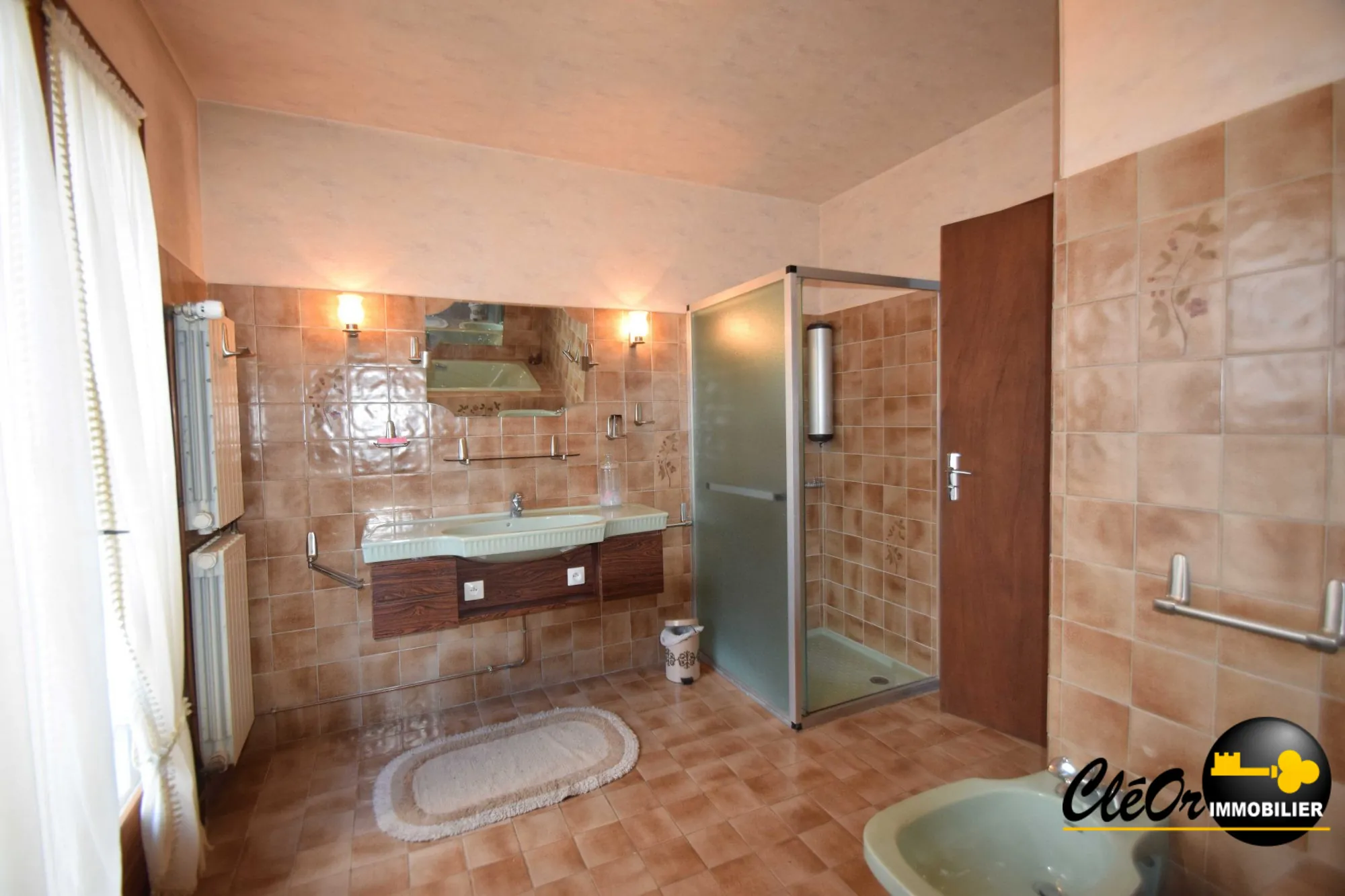 Maison à vendre à Chaussin avec 4 chambres, garage et terrain clos 