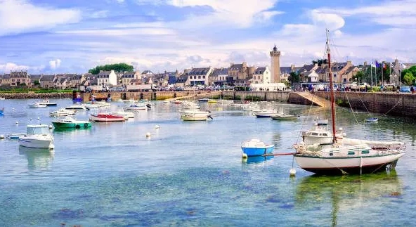 Terrain constructible de 310 m² à Roscoff, proximité mer