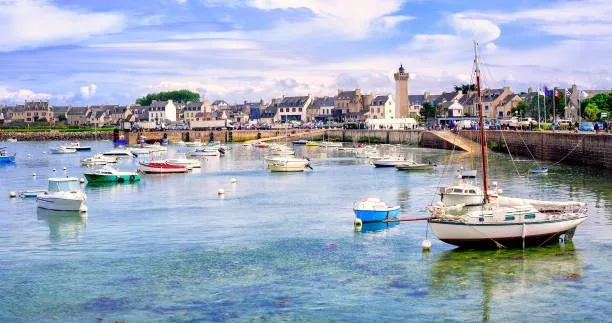 Terrain constructible de 310 m² à Roscoff, proximité mer