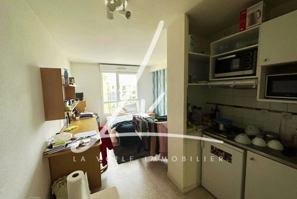 Studio meublé à vendre à Caen, proximité campus et commodités, bon rendement 
