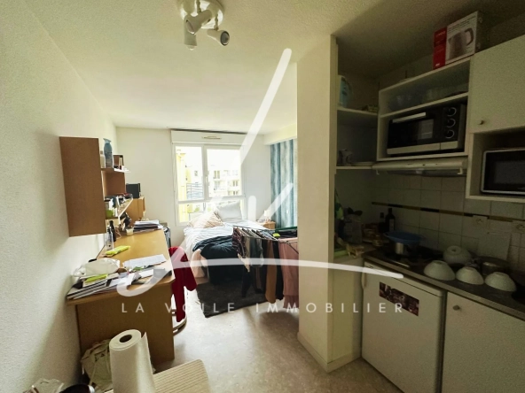 Studio meublé à vendre à Caen, proximité campus et commodités, bon rendement