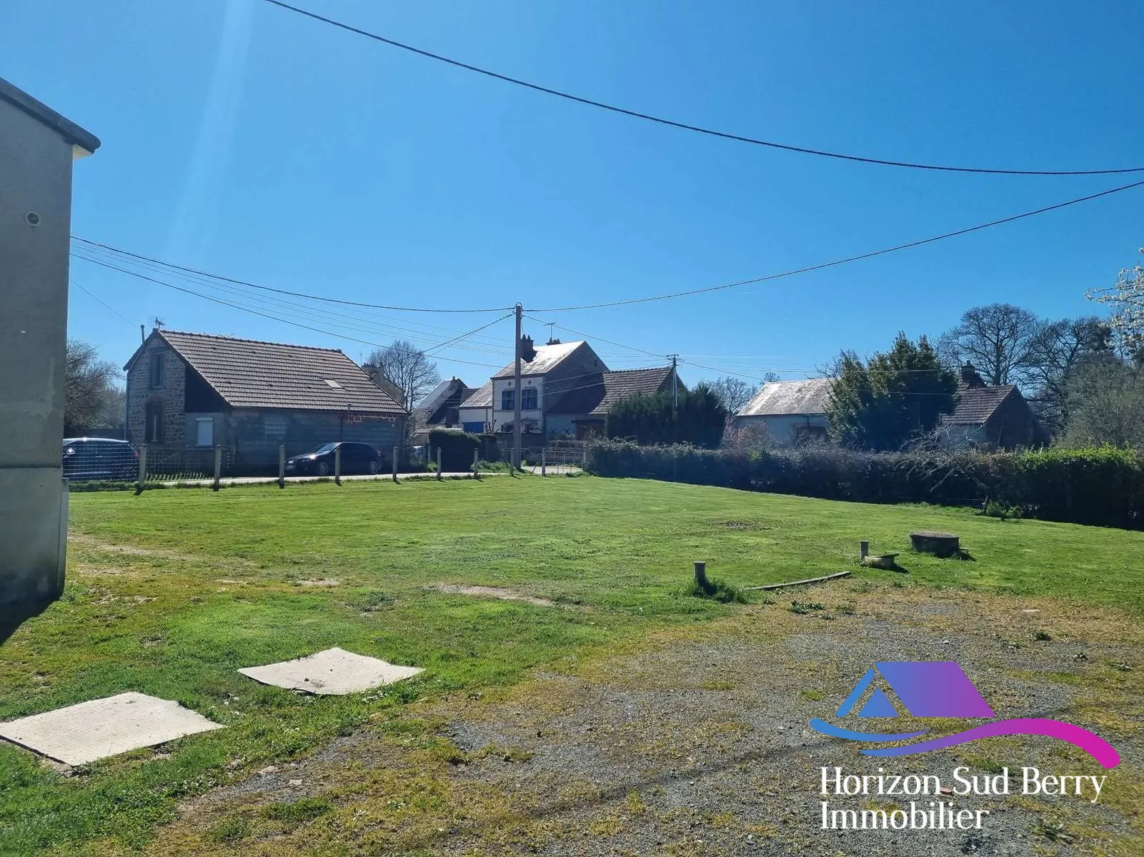 jardin et fosse récente Maison de campagne à rénover avec grand jardin à Nouziers, Creuse 