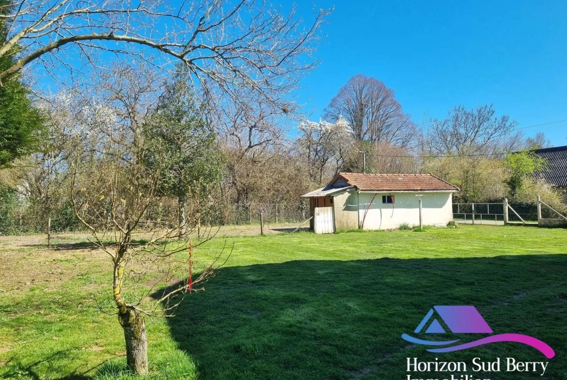 jardin et garage Maison de campagne à rénover avec grand jardin à Nouziers, Creuse 