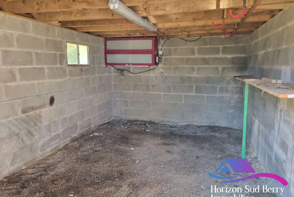 garage Maison de campagne à rénover avec grand jardin à Nouziers, Creuse 