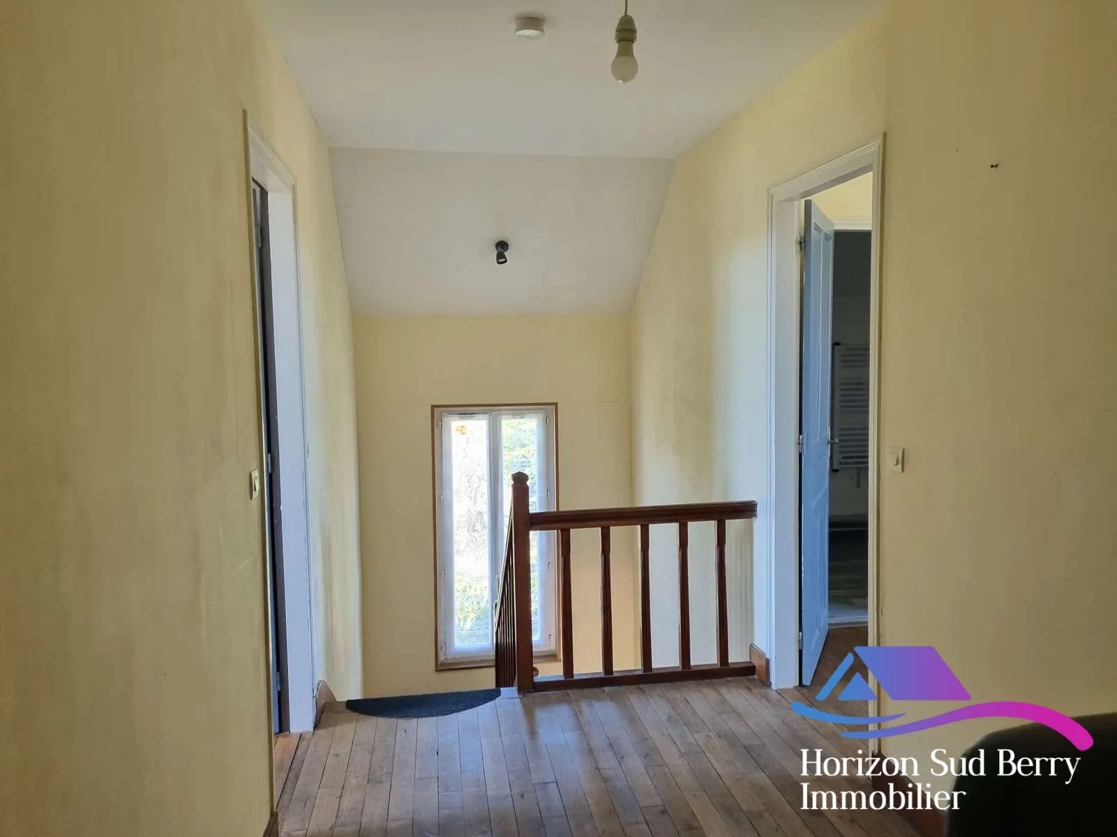 palier Maison de campagne à rénover avec grand jardin à Nouziers, Creuse 