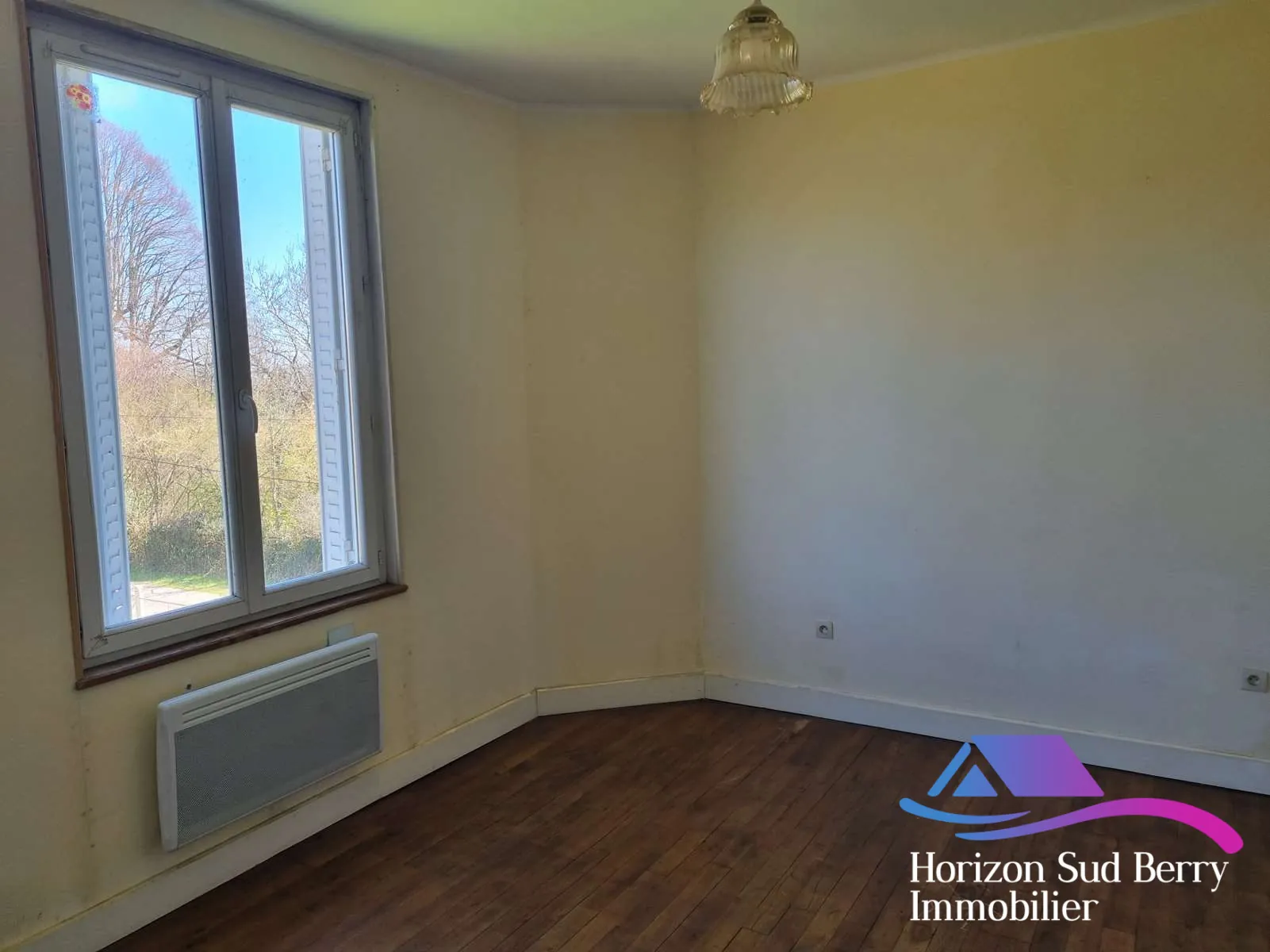 chambre Maison de campagne à rénover avec grand jardin à Nouziers, Creuse 