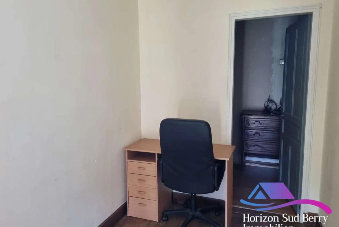 coin bureau Maison de campagne à rénover avec grand jardin à Nouziers, Creuse 