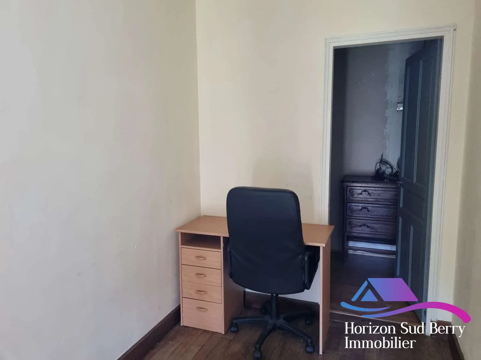 coin bureau Maison de campagne à rénover avec grand jardin à Nouziers, Creuse 