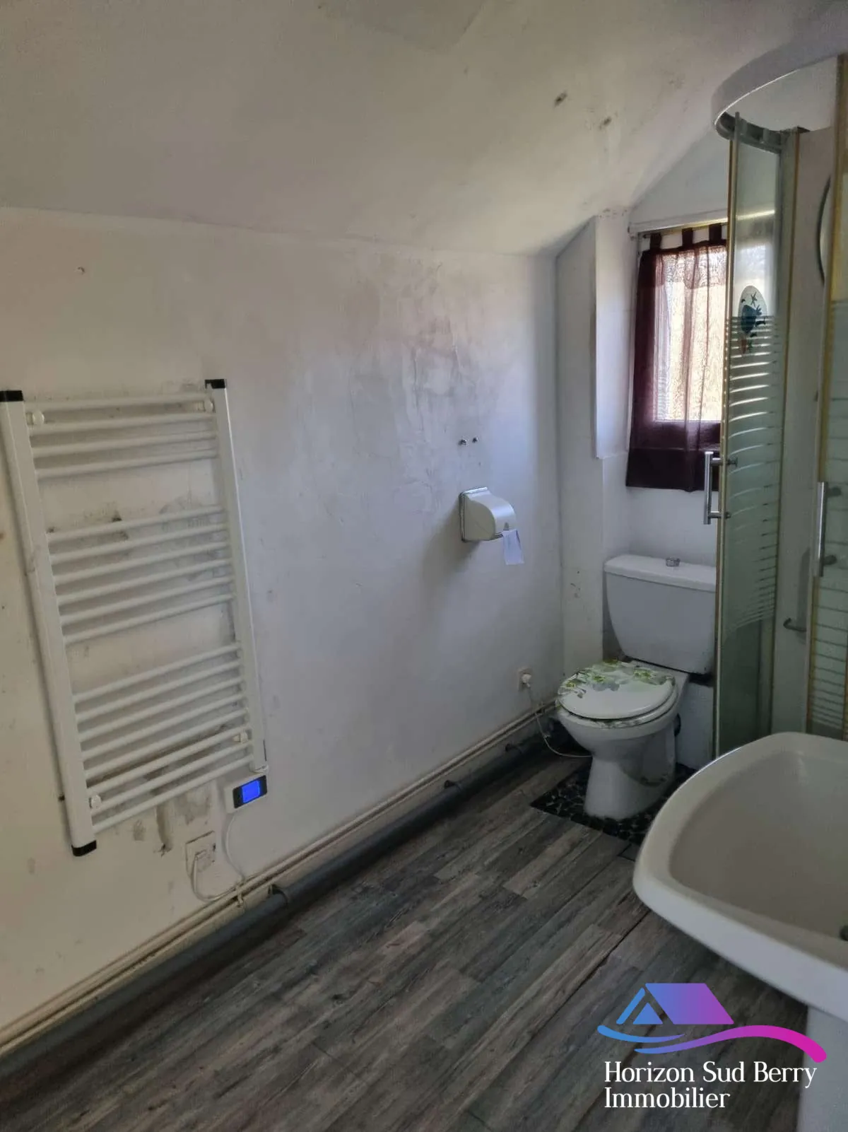 sde/W.C. Maison de campagne à rénover avec grand jardin à Nouziers, Creuse 