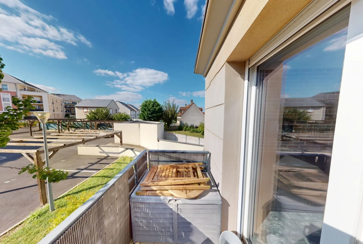 Appartement lumineux de 56 m² avec balcon, cave et stationnements à Orléans 