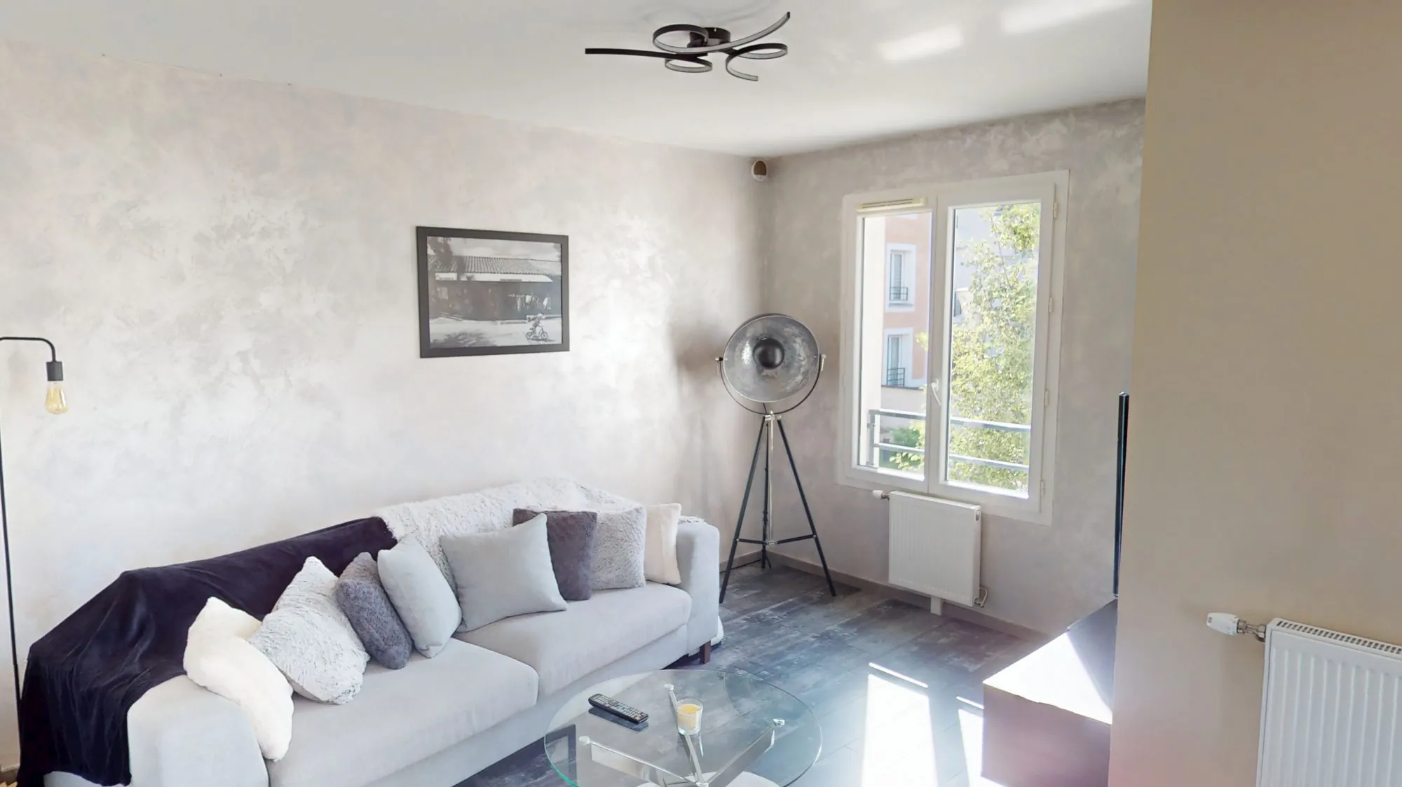 Appartement lumineux de 56 m² avec balcon, cave et stationnements à Orléans 