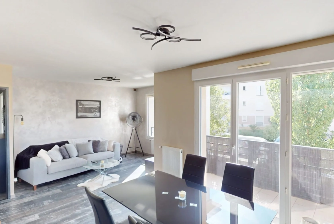 Appartement lumineux de 56 m² avec balcon, cave et stationnements à Orléans 