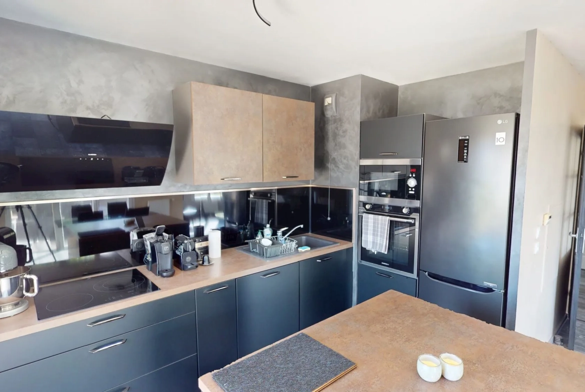 Appartement lumineux de 56 m² avec balcon, cave et stationnements à Orléans 