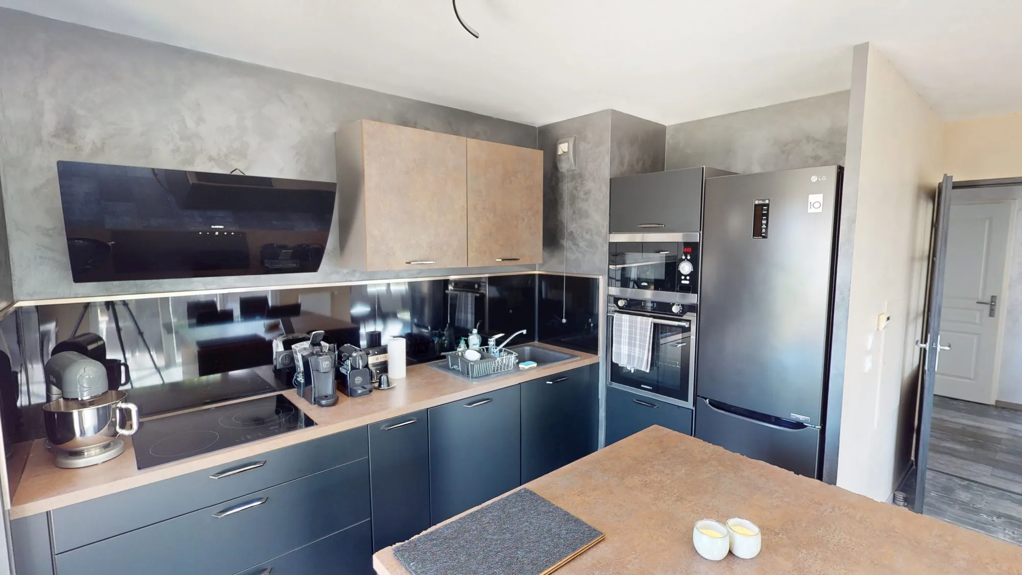 Appartement lumineux de 56 m² avec balcon, cave et stationnements à Orléans 