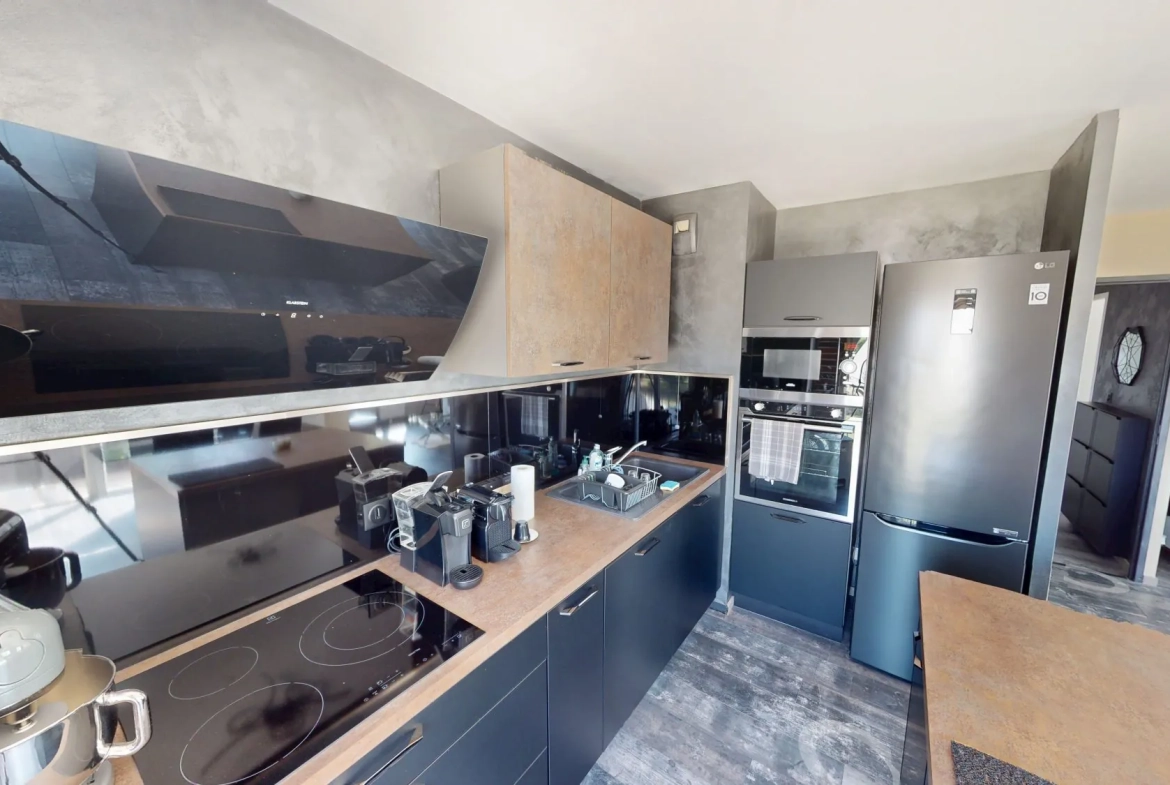 Appartement lumineux de 56 m² avec balcon, cave et stationnements à Orléans 