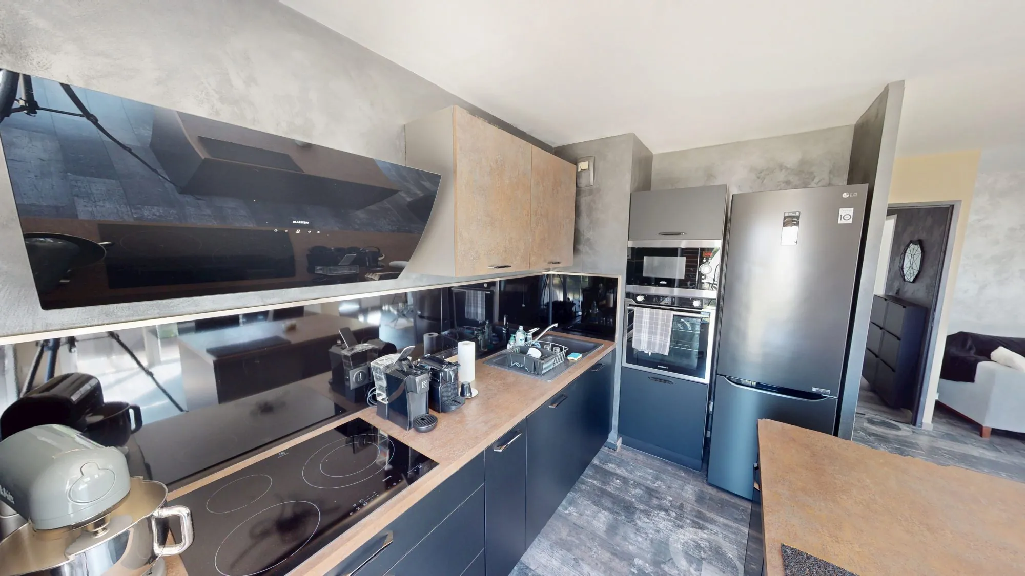 Appartement lumineux de 56 m² avec balcon, cave et stationnements à Orléans 