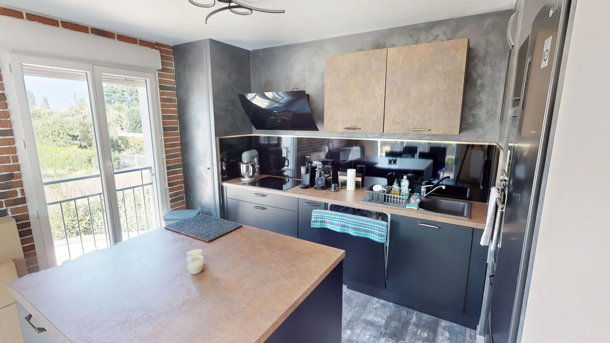 Appartement lumineux de 56 m² avec balcon, cave et stationnements à Orléans 