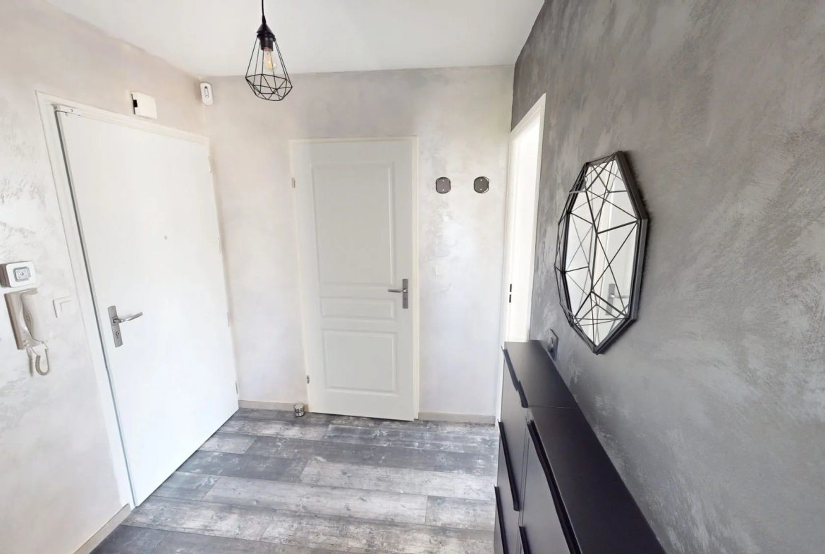 Appartement lumineux de 56 m² avec balcon, cave et stationnements à Orléans 