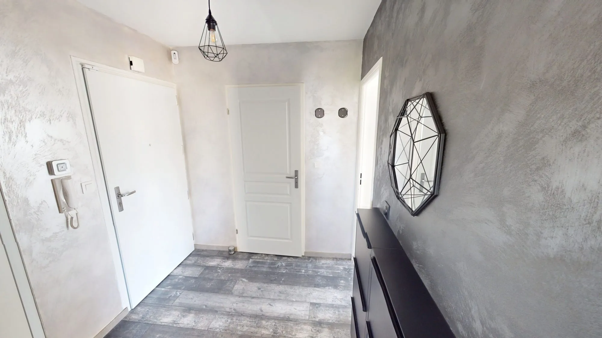 Appartement lumineux de 56 m² avec balcon, cave et stationnements à Orléans 