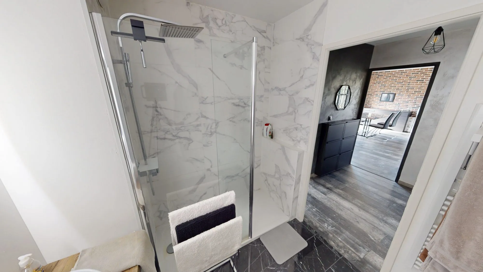 Appartement lumineux de 56 m² avec balcon, cave et stationnements à Orléans 