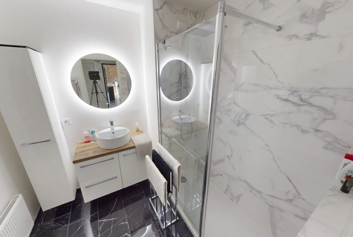 Appartement lumineux de 56 m² avec balcon, cave et stationnements à Orléans 