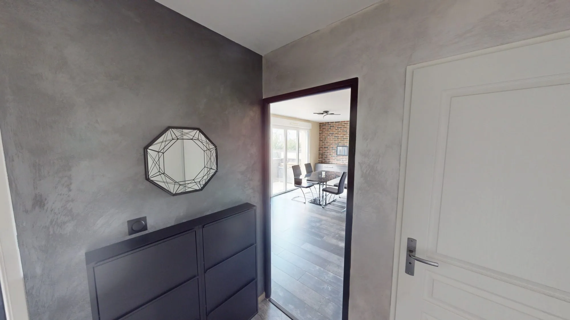 Appartement lumineux de 56 m² avec balcon, cave et stationnements à Orléans 