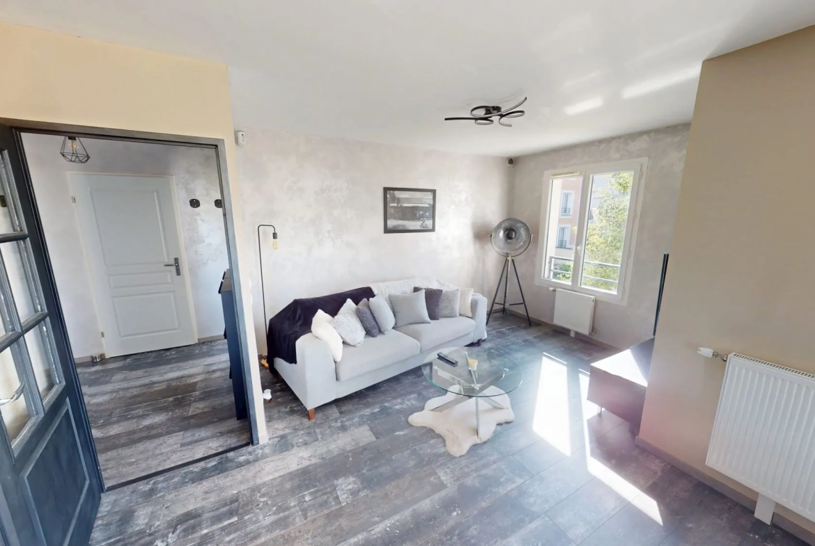 Appartement lumineux de 56 m² avec balcon, cave et stationnements à Orléans 