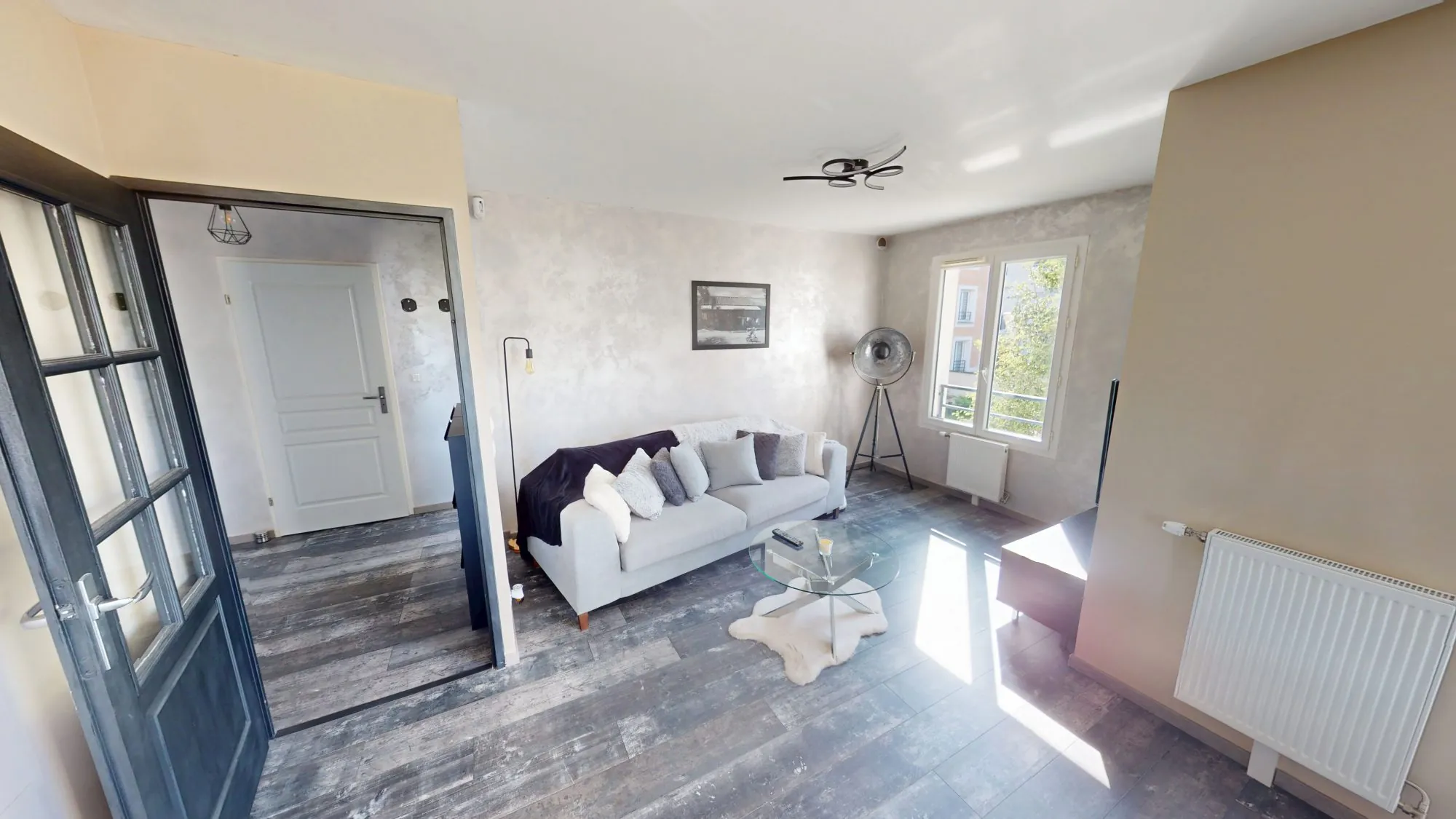 Appartement lumineux de 56 m² avec balcon, cave et stationnements à Orléans 