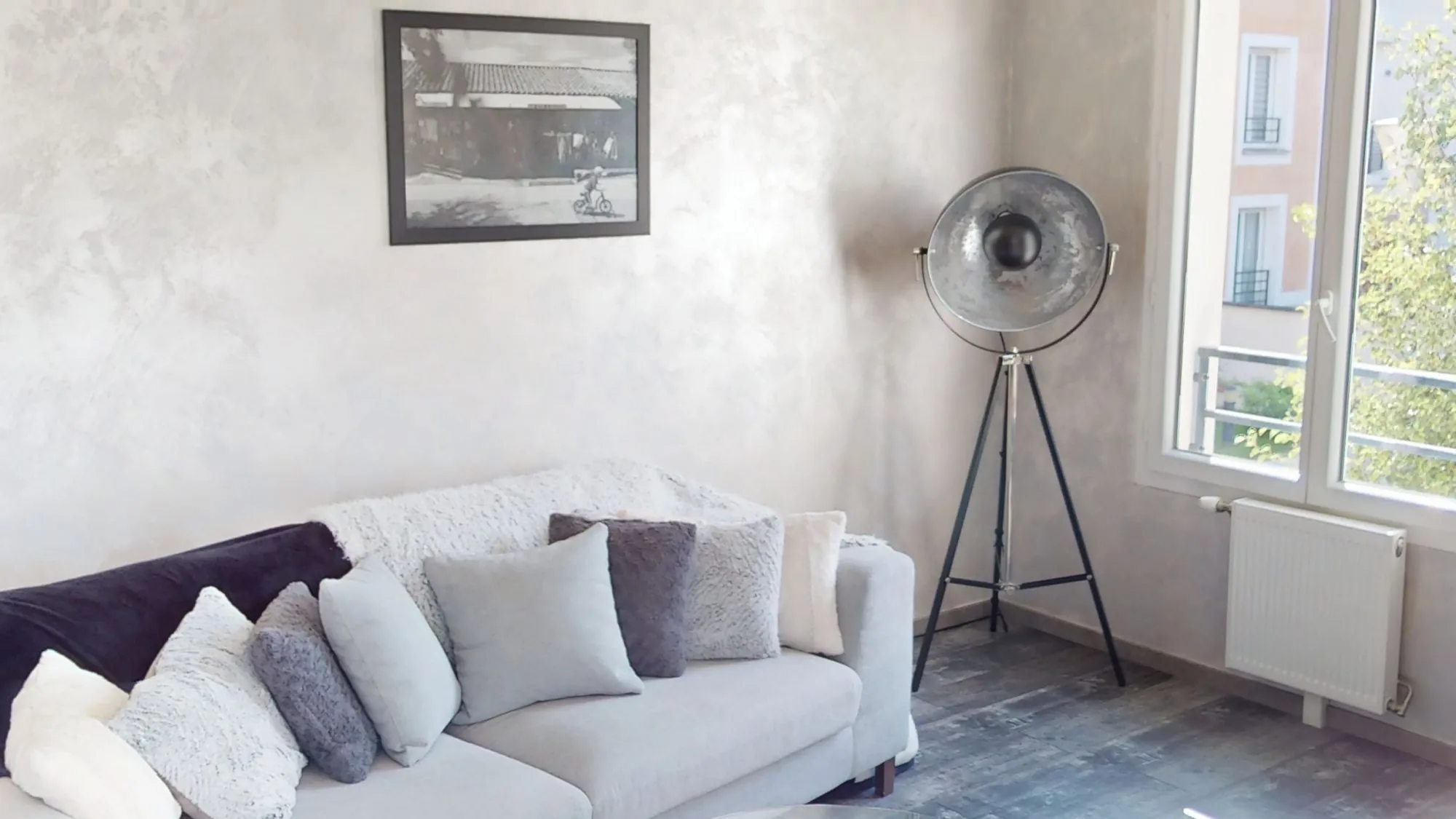 Appartement lumineux de 56 m² avec balcon, cave et stationnements à Orléans 