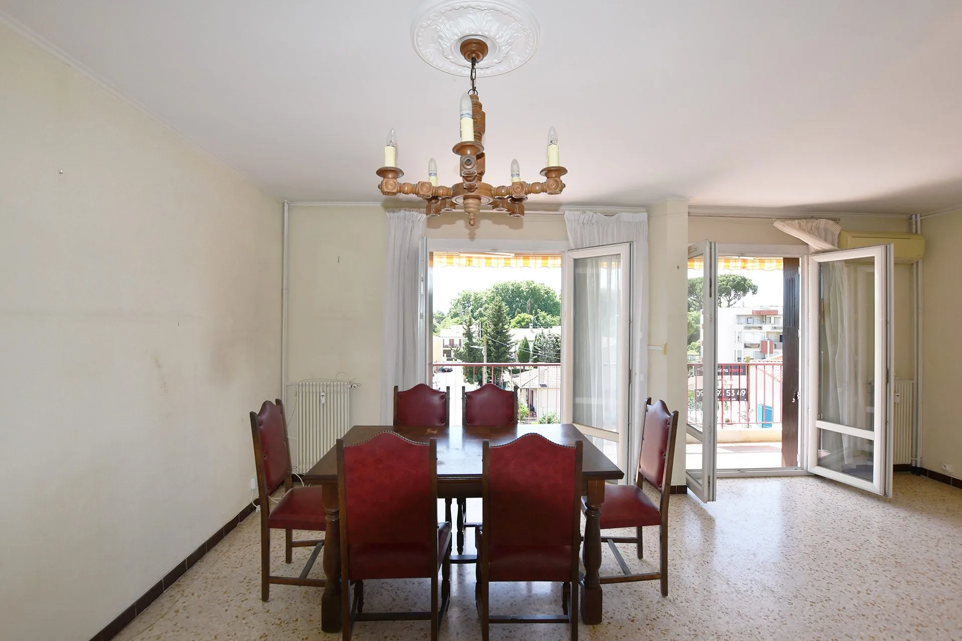Salon - Salle à manger Appartement 78 m² à Nîmes avec parking et cave au Clos d'Orville 