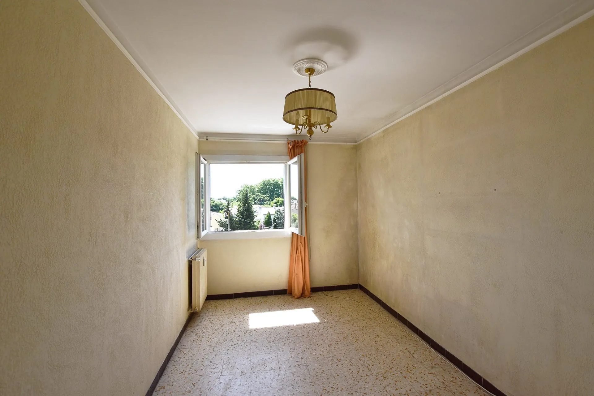 Chambre 2 Appartement 78 m² à Nîmes avec parking et cave au Clos d'Orville 