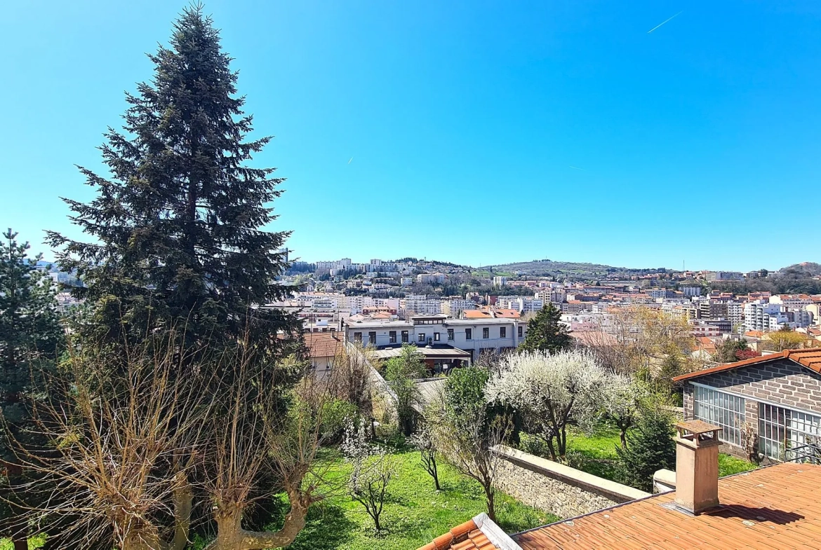 Appartement duplex T3 lumineux avec jardin à Saint-Étienne 